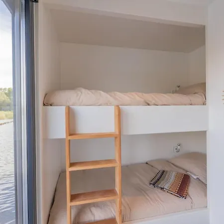 Casa vacanze Surla Houseboat Levante South 6 Pax *